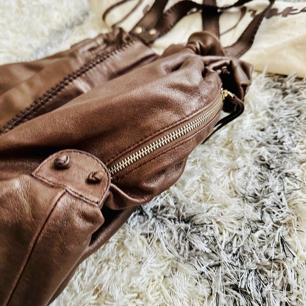Junior Drake Buttery Soft Leather Handbag, fully lined - Picture 9 of 16